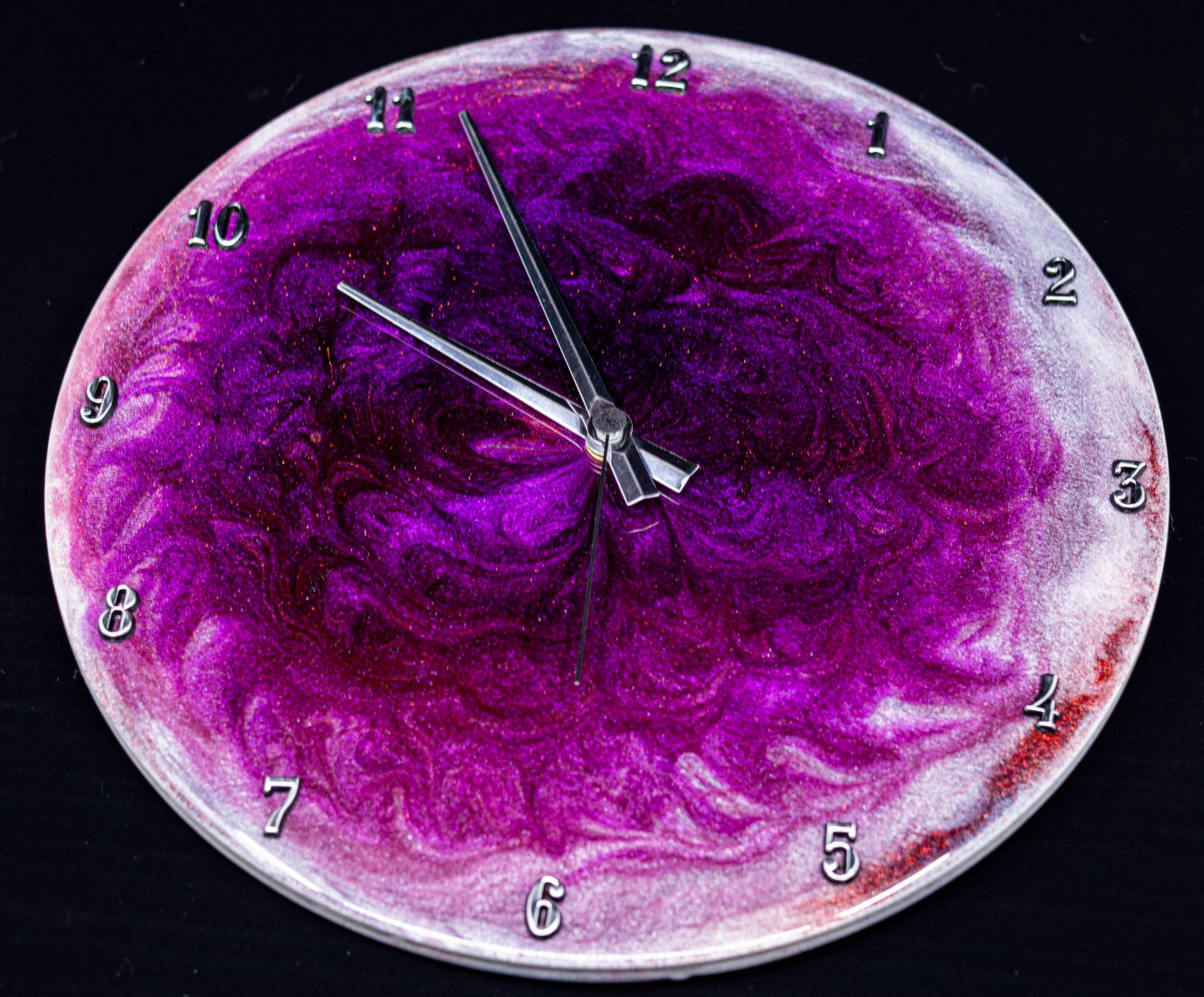 designové hodiny z dřeva